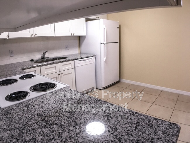 Photo - 330 Dundee Dr