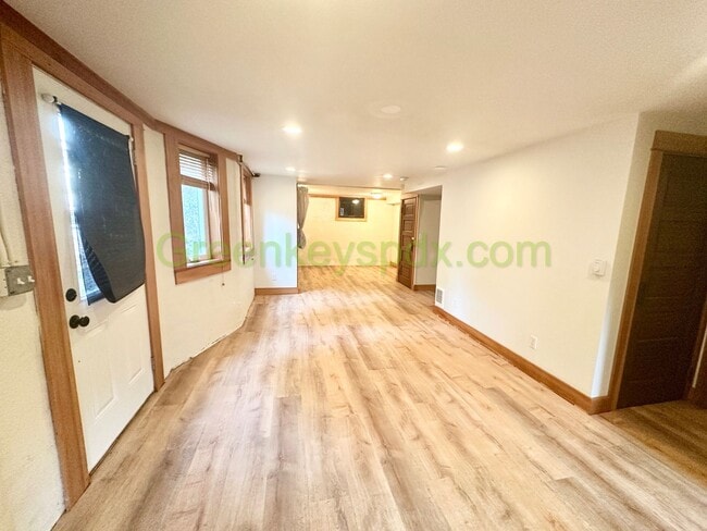 Building Photo - 4727 NE 10th Ave Unit 10448-4727-B