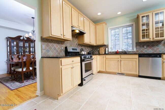 Photo - 7 Clearwater Ct