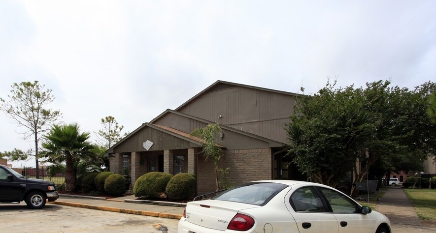 Kings Road Apartments - Kings Road Apartments