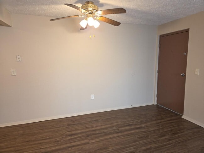 Photo - 3883-3885 Bennett Rd. - Bldg 1, #4