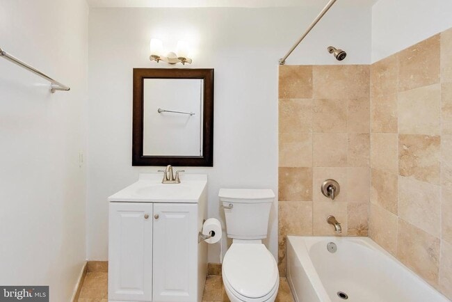 Photo - 5885 Colorado Ave NW Unidad 401