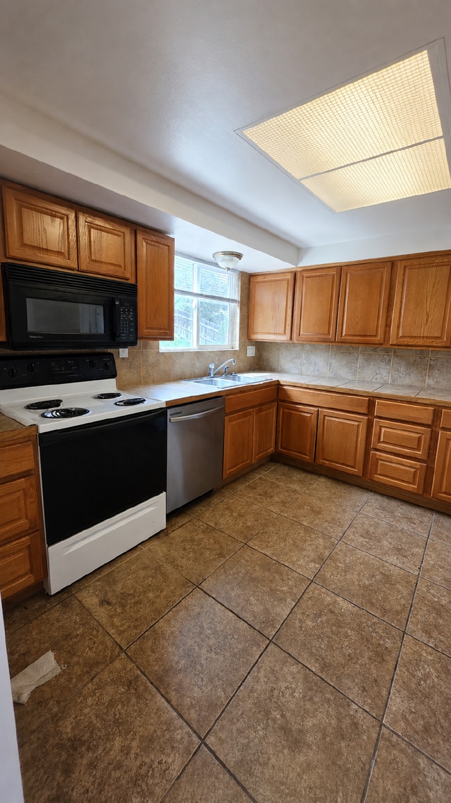 Photo - Spacious 3 Bed/ 3 Bath in Widefield Cul-de-Sac