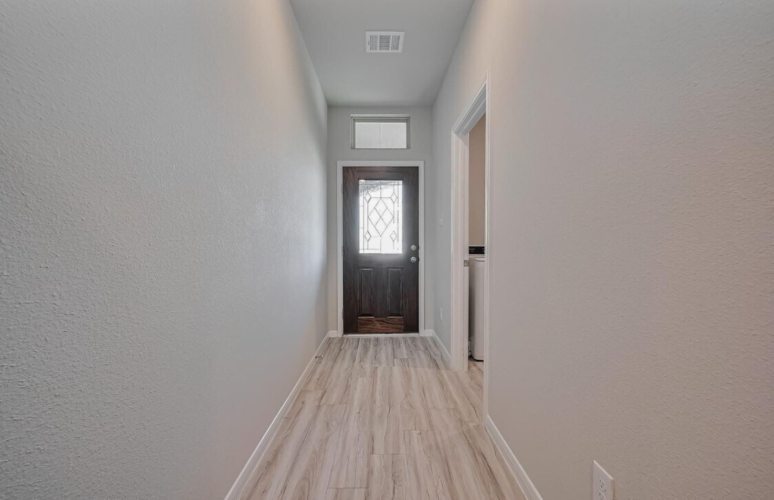 Photo - 101 Eliana Shores Dr