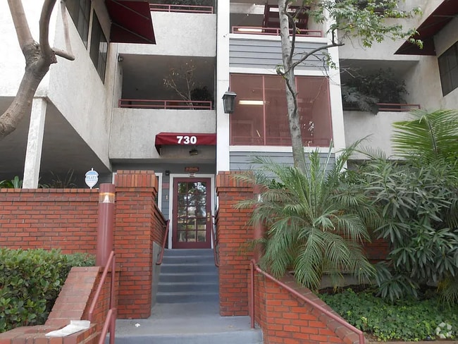 Building Photo - 730 W 4th St Rental
