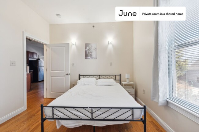 Private bedroom in 3 bed/1 bath Home - Private bedroom in 3 bed/1 bath Home Unit A
