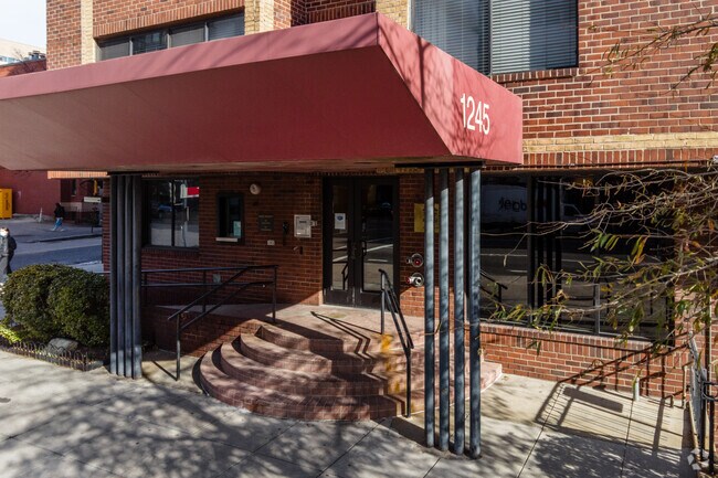 Entrada - Park Princess/Logan Park