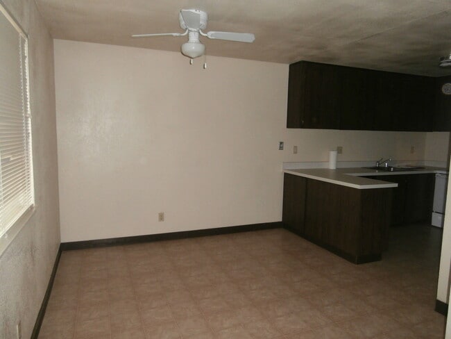 Photo - 4 Bedroom 1.5 Bathroom Townhouse (Accepting Section 8)