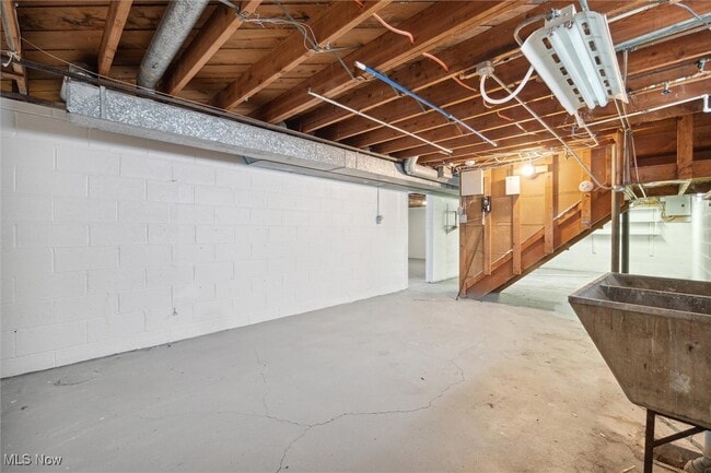 Building Photo - 5339 Elmwood Ave