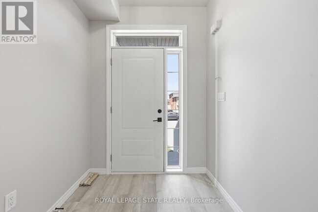 Photo - 37 Delena Ave S