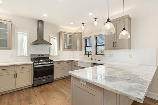 Photo - 12811283 Unit 12839th