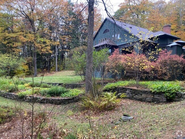 Building Photo - Beaver Meadow Road Unit House