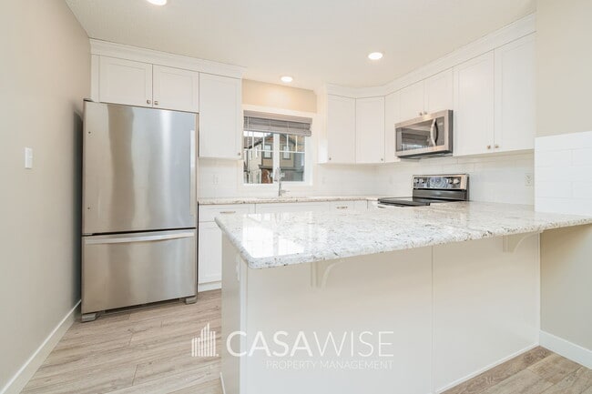 Building Photo - 1005-1005 Graydon Hill Blvd SW