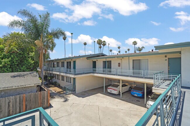 Photo - 633 E. 99th St.