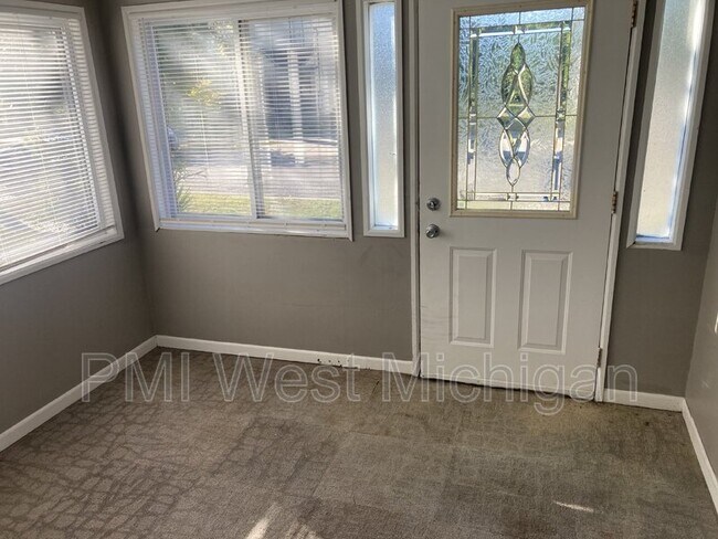 Photo - 29 Putnam St SW Unit 1