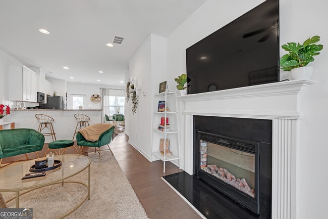 Photo - 909 Ambient Way