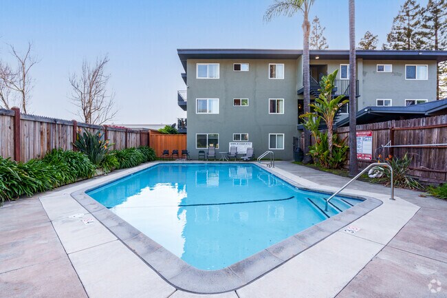 Piscina - Summit Apartments