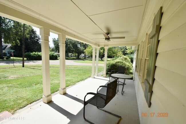 Photo - 501 Macarthur Ave
