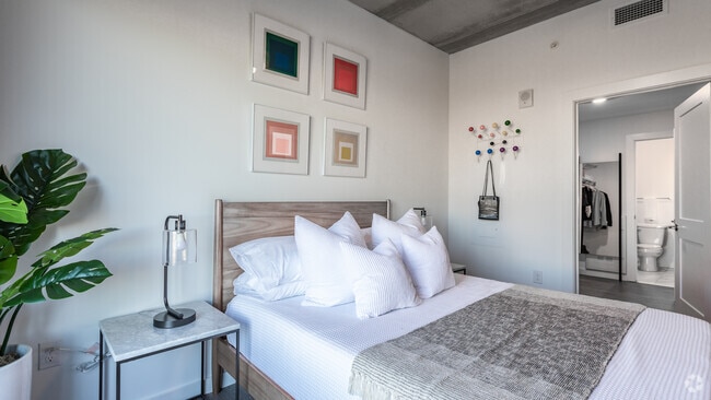 1BR,1BA,- The Imperial