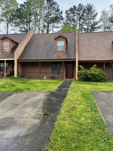 Building Photo - 2 bedroom/2 bathroom Townhome in a great l...