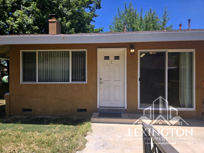 Beautiful, 2BD/1BA, Condo in The Villaggio, near Madison Ave. and American River College!