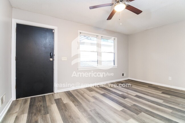 Photo - 410 Ravenscroft Rd