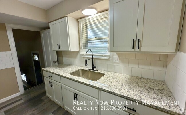 Building Photo - 1122 Plainfield Rd Rental