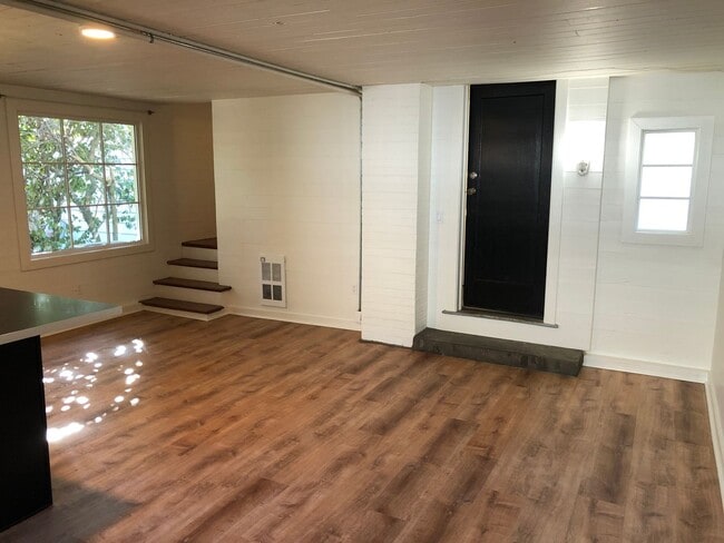 Photo - Custom 1 bedroom apartment in downtown Eug...