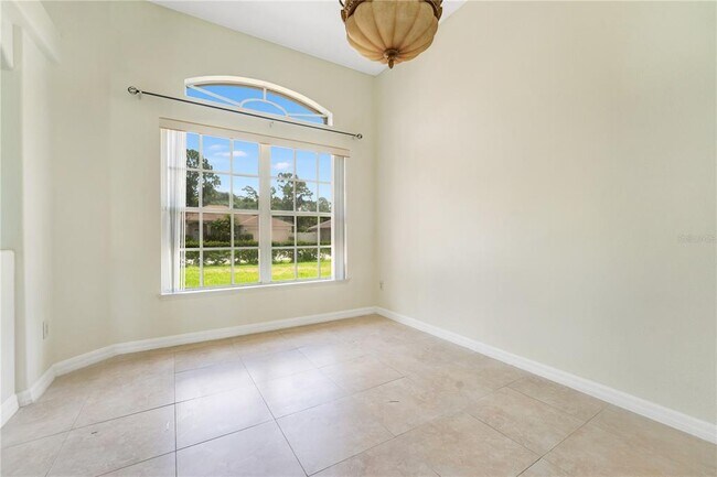 Photo - 4390 King Edward Dr