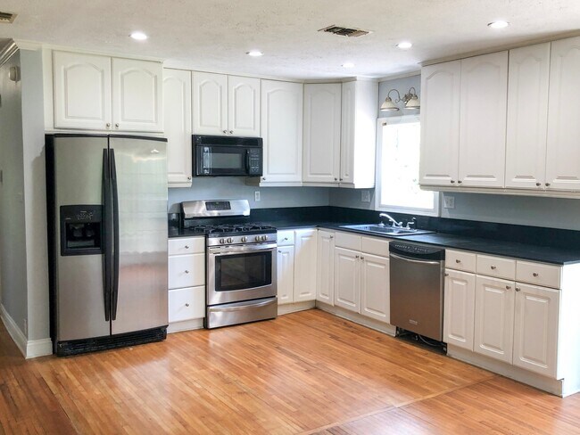 Photo - 802 S Texas St