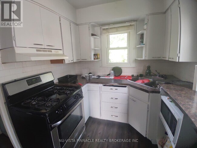 Photo - 759 Curry St
