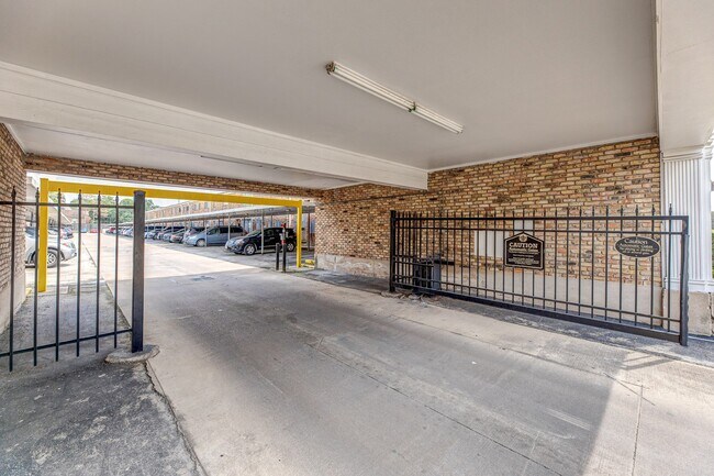 Building Photo - 2101 Fountain View Dr Unit True