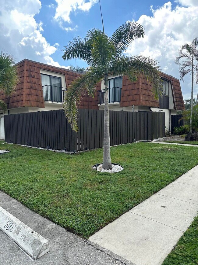 2201 White Pine Cir Townhome For Rent in Greenacres, FL