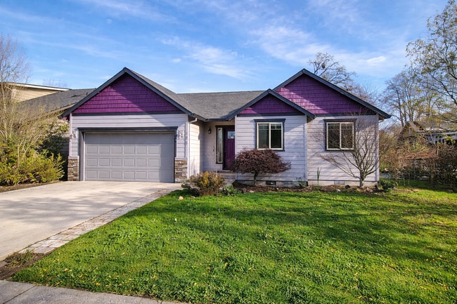 Building Photo - 125 S Ash St