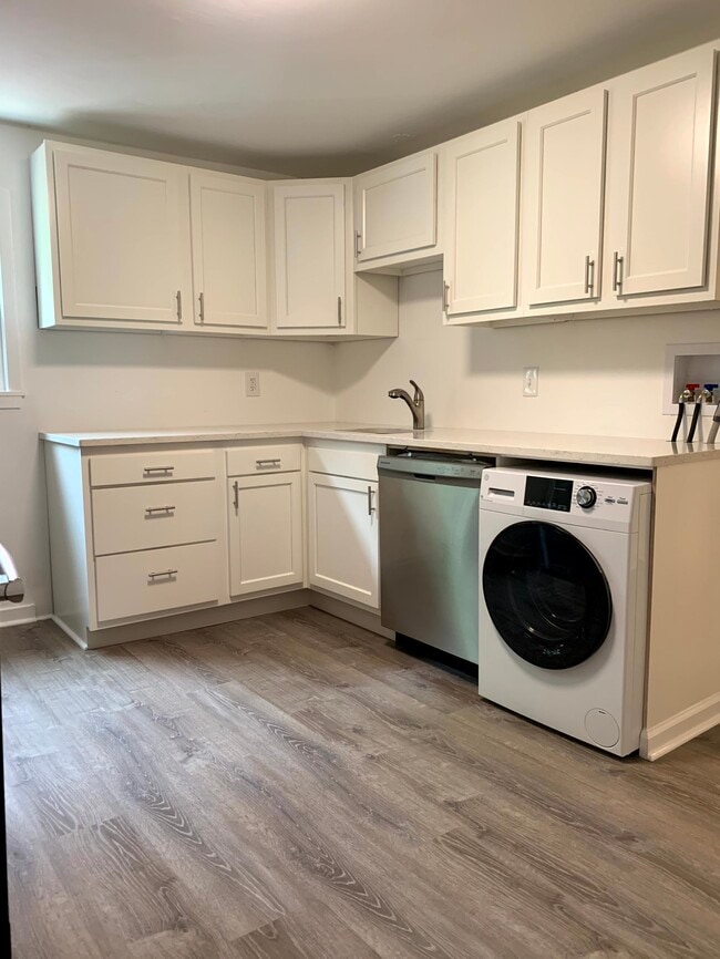 Building Photo - 411 Sample St Unit 2