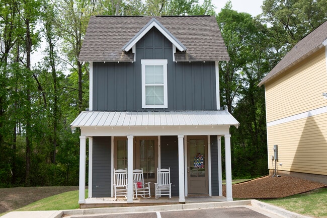 Photo - Traditions Townhomes | Student Housing