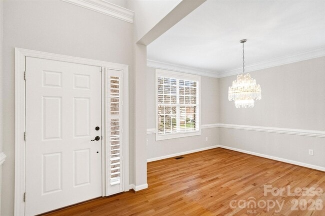 Photo - 704 Deercross Ln