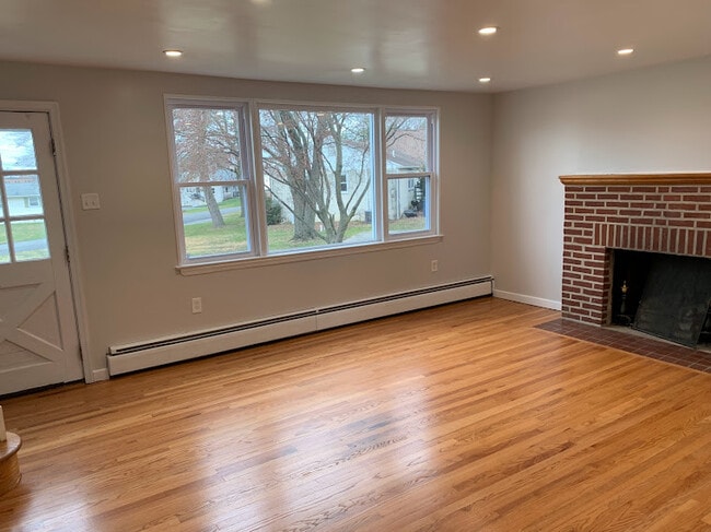 Large main room2 - 808 Lauber Rd