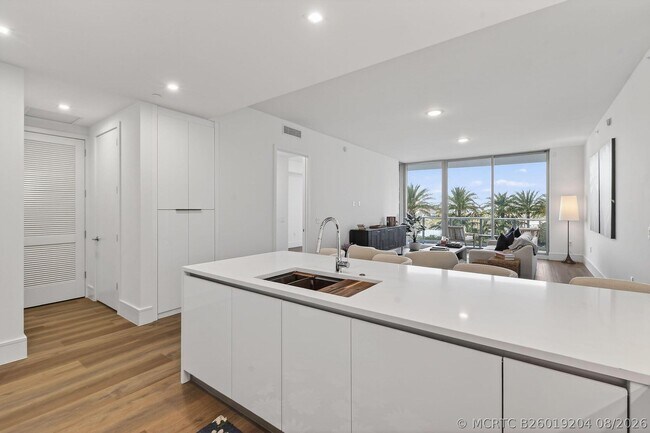 220 Lake Shore Dr Unit 715