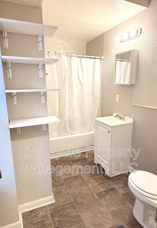 Photo - 244 Matilda St NE