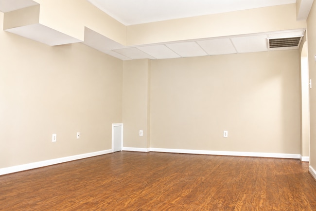 Living Room - 1817 N Rhodes St Unit Apartment 4-258