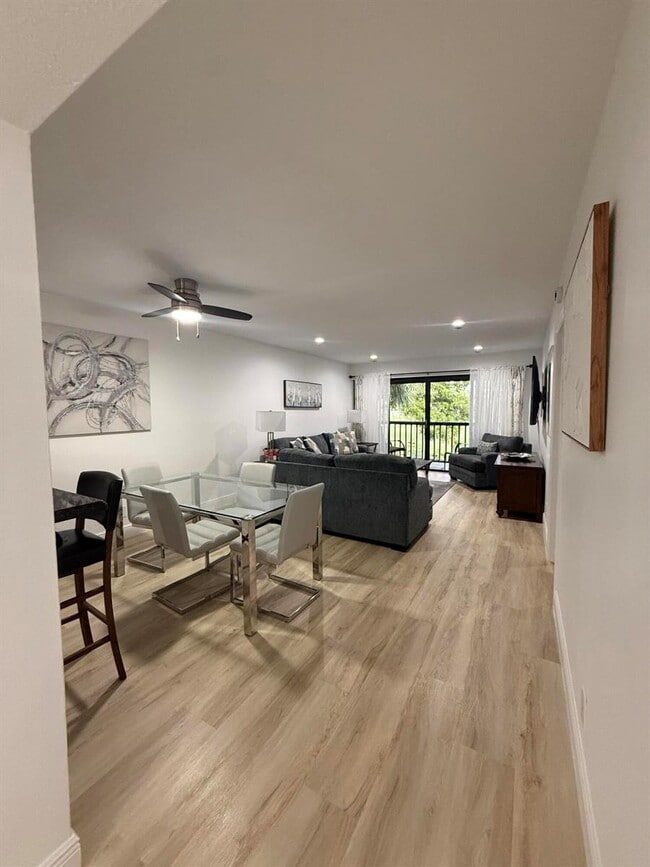 Building Photo - 464 Brackenwood Ln S Unit 464