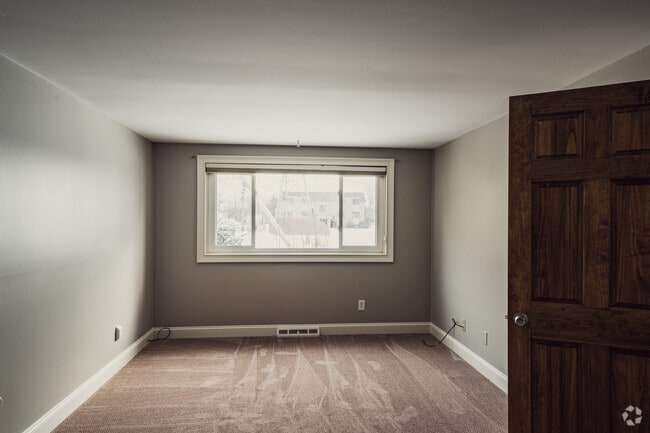 2BR, 2BA - 1200SF - Primary Bedroom