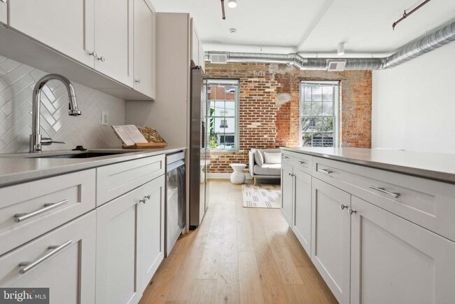 Photo - 901 King St Unit 102