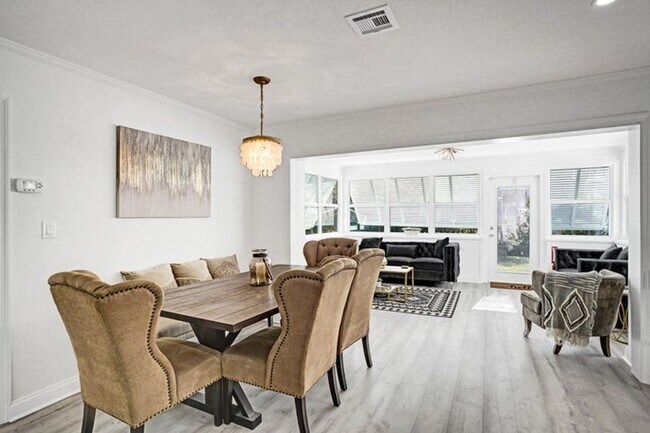 Photo - 14 S Swinton Cir