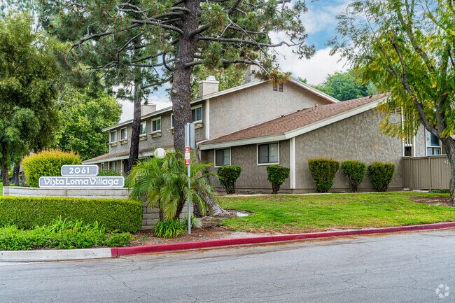 Entrada - Vista Loma Village