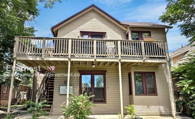 Building Photo - 1915 Pine St Unit 3 Rental
