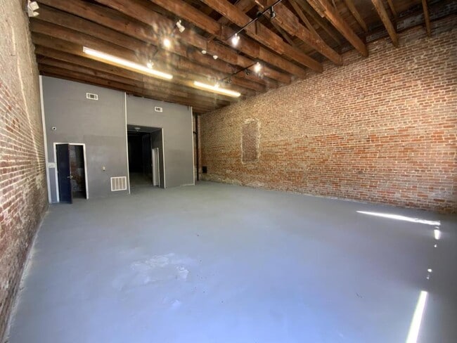 Photo - 61 E Main St