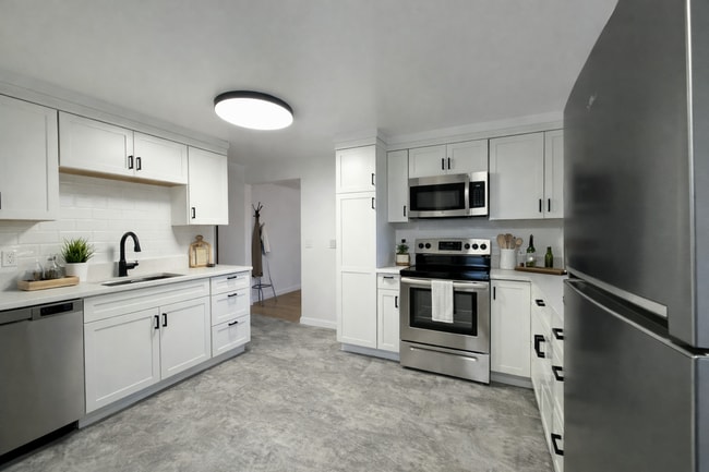 Photo - 16748 Linden Ave N