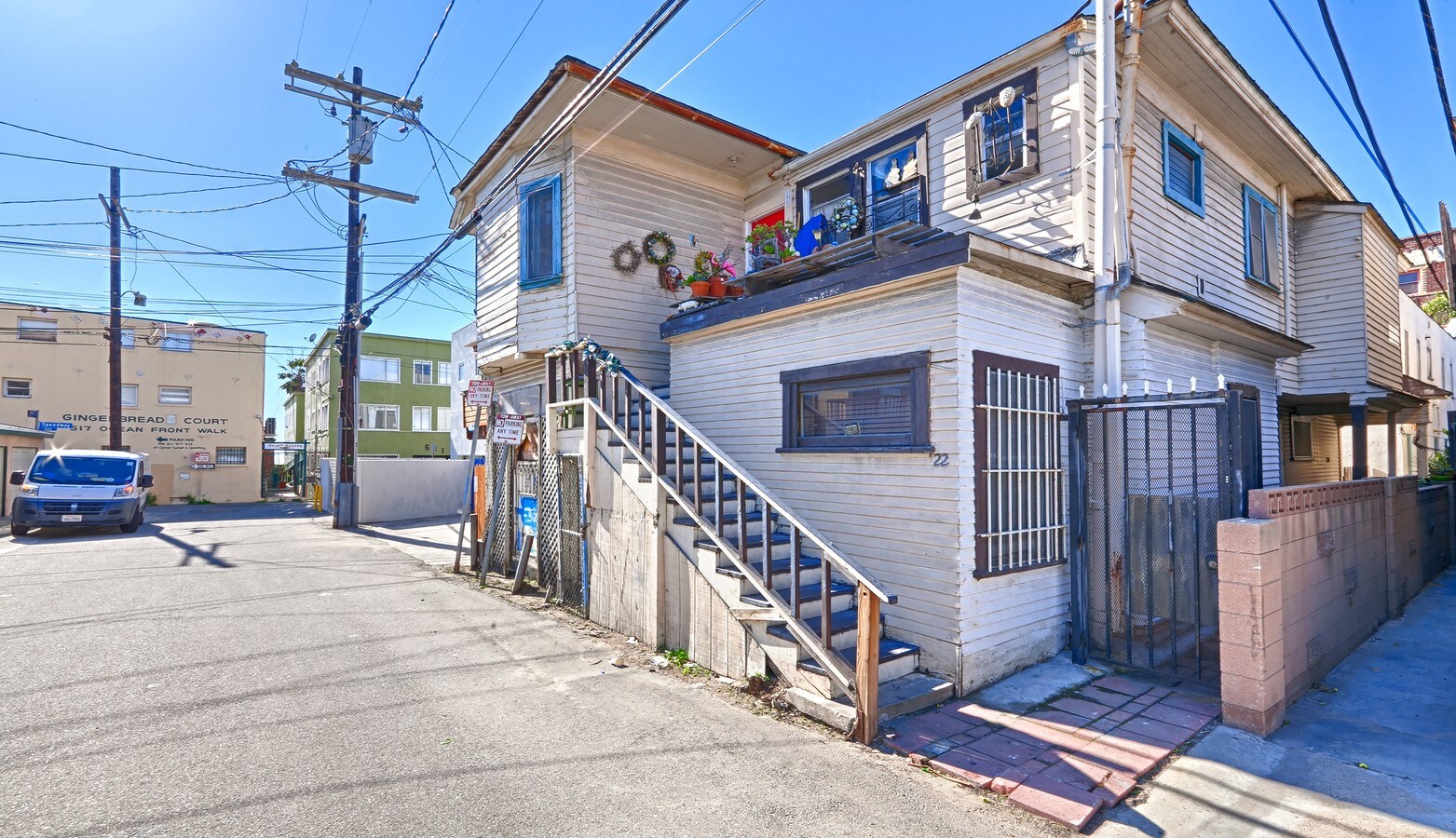 Alley View - 22 Paloma Ave